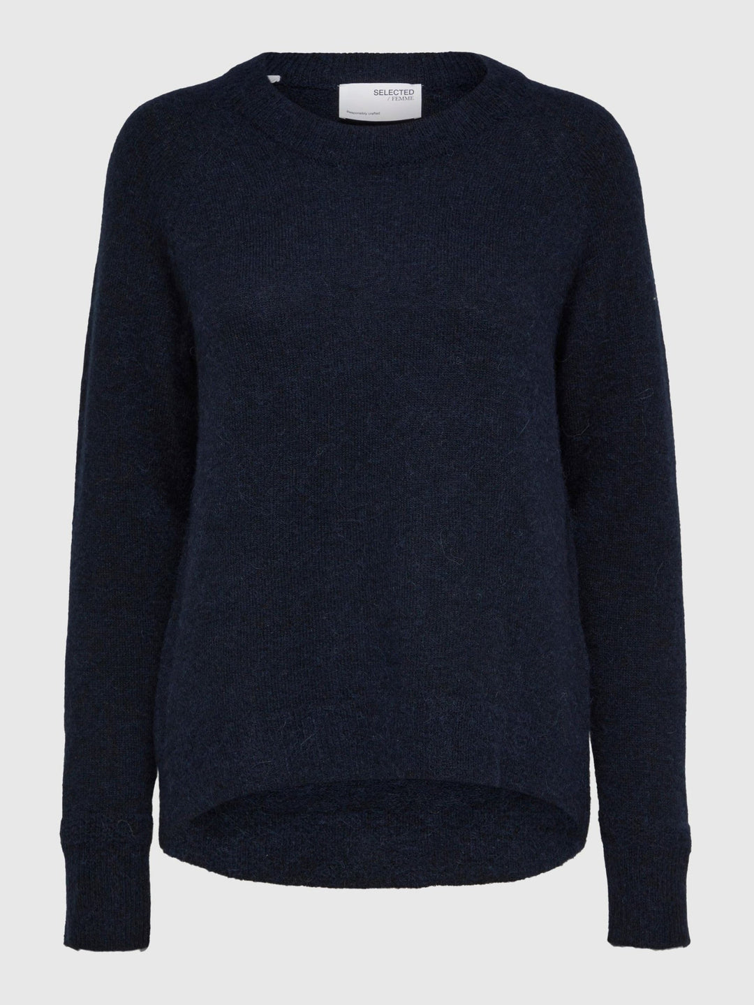 Selected Femme Lulu LS Knit O-Neck i dark sapphire melange – blød striktrøje i alpakauldsblanding med rund hals, raglanærmer og ribkanter.
