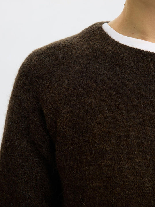 Selected Femme Lulu LS Knit O-Neck – delicioso melange. Blød strik i alpakauldsblanding med rund hals, raglanærmer og relaxed fit. 