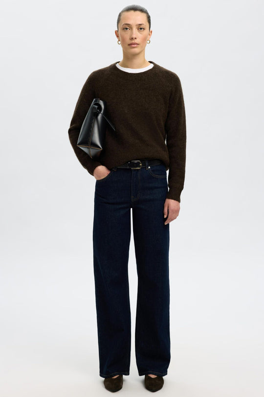 Selected Femme Lulu LS Knit O-Neck – delicioso melange. Blød strik i alpakauldsblanding med rund hals, raglanærmer og relaxed fit. 