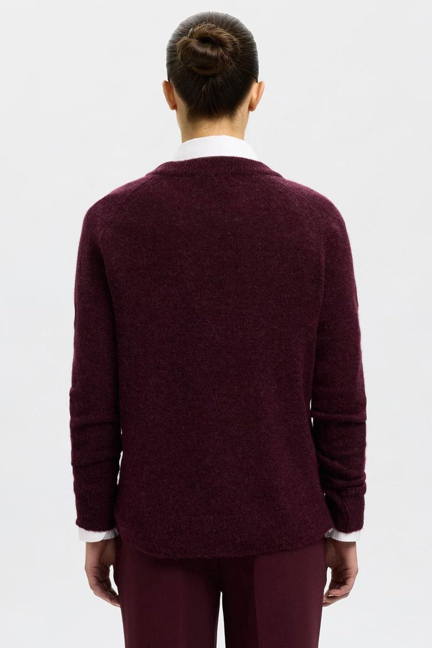 Selected Femme Lulu LS Knit O-Neck – fig melange. Blød strik i alpakauldsblanding med rund hals, raglanærmer og relaxed fit. 