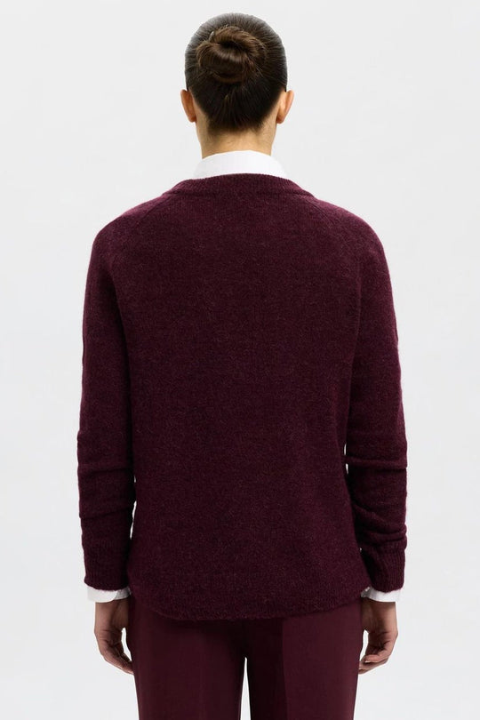 Selected Femme Lulu LS Knit O-Neck – fig melange. Blød strik i alpakauldsblanding med rund hals, raglanærmer og relaxed fit. 