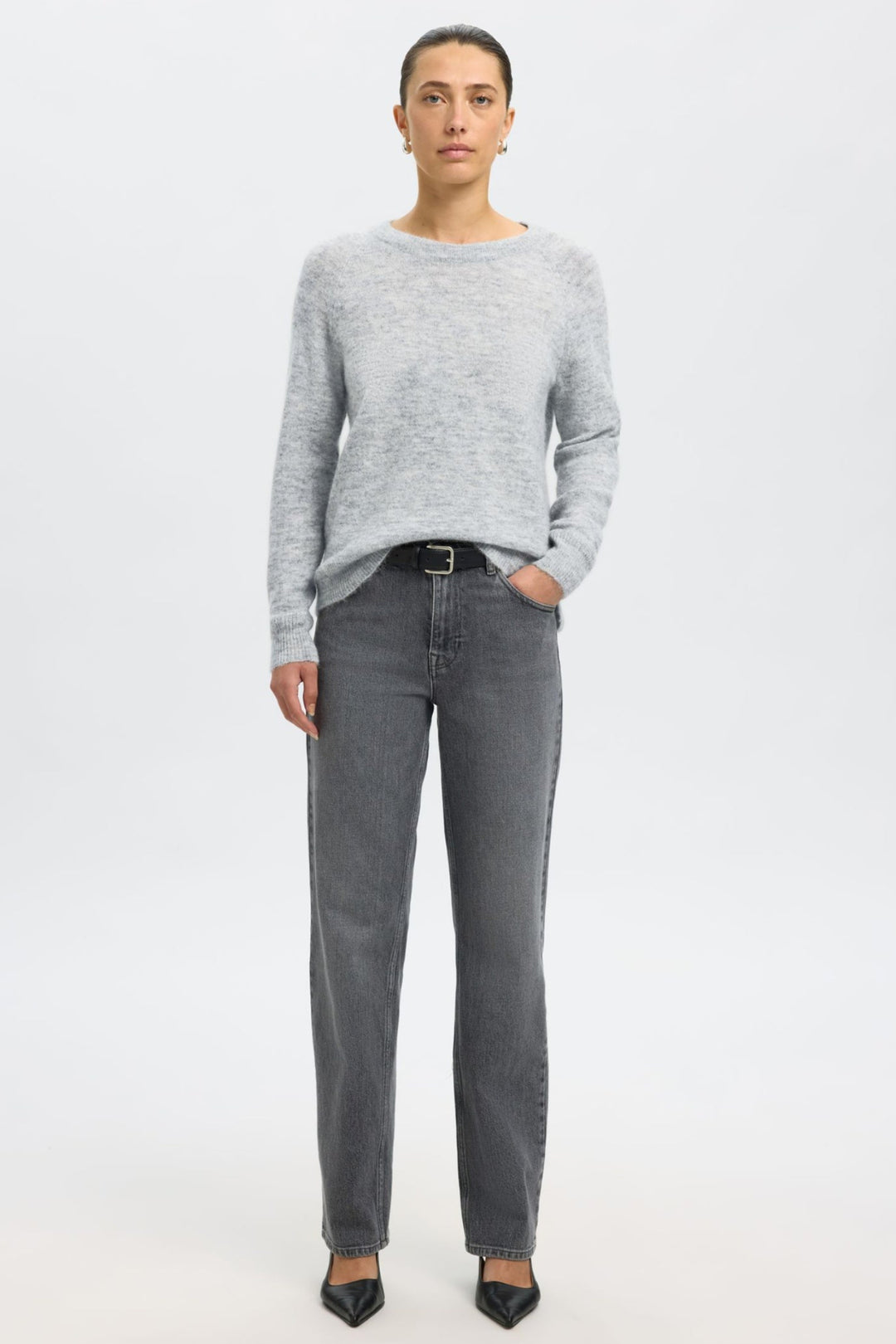 Selected Femme Lulu LS Knit O-Neck – light grey melange. Blød strik i alpakauldsblanding med rund hals, raglanærmer og relaxed fit.