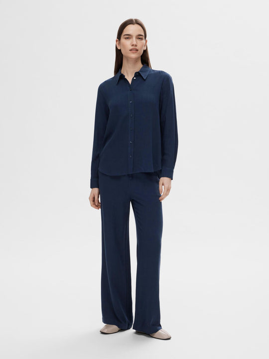 Selected Femme Viva-Gulia HW Long Sun Pant i hørblanding med høj elastisk talje, justerbar snor, skårede sidelommer og loose fit. Perfekte forår- og sommerbukser. 