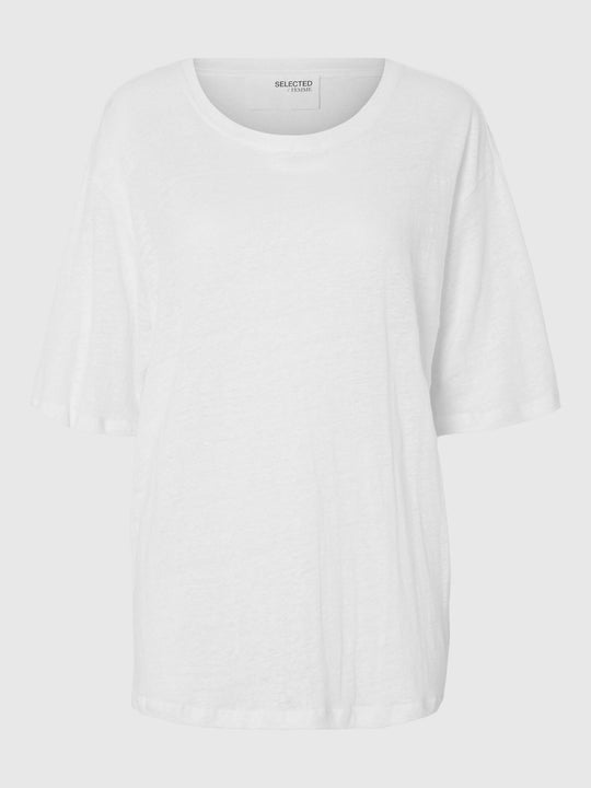 Selected Femme Vilja Linen SS Tee i bright white – let T-shirt i 100% hør med crewneck, korte ærmer og afslappet pasform.
