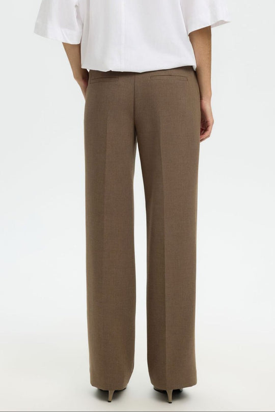 Selected Femme Skræddersyede Brede Bukser i Chocolate Chip – elegante bukser med vide ben og skræddersyet finish.
