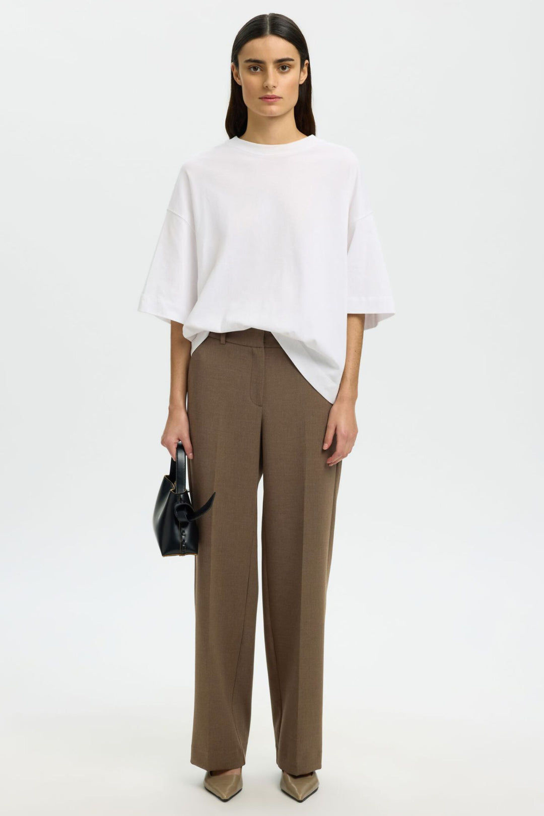 Selected Femme Skræddersyede Brede Bukser i Chocolate Chip – elegante bukser med vide ben og skræddersyet finish.
