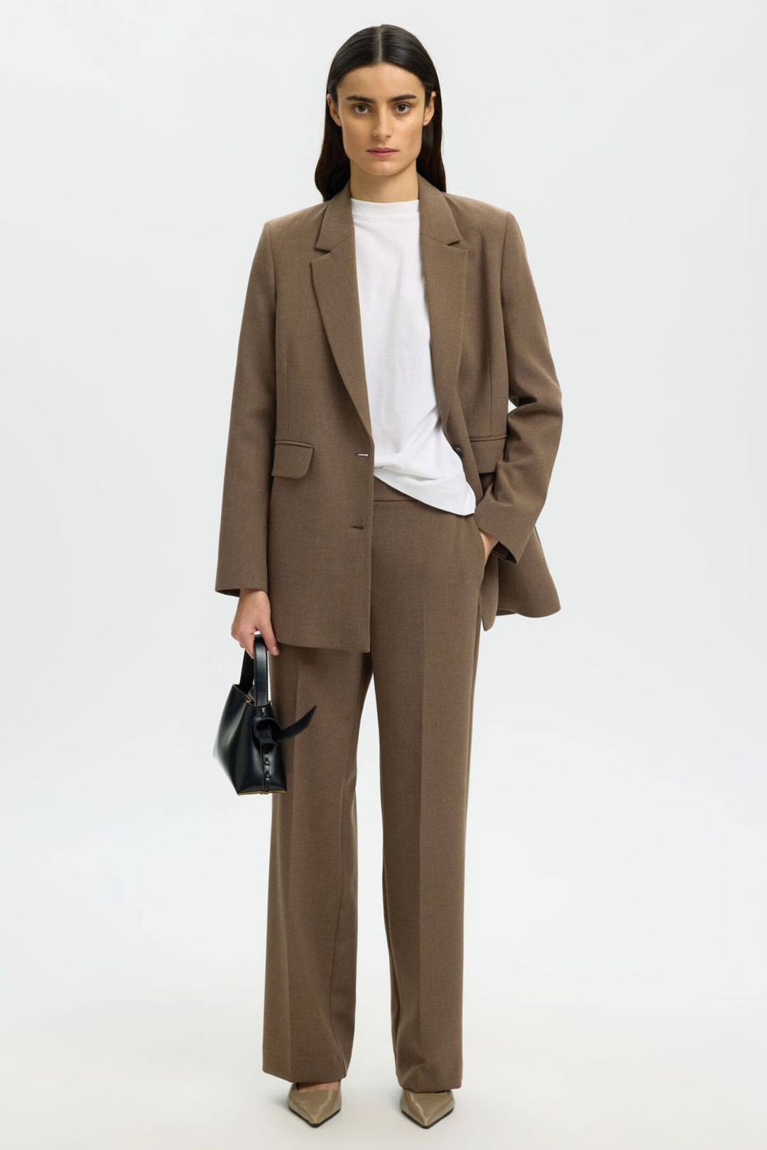 Selected Femme Skræddersyede Brede Bukser i Chocolate Chip – elegante bukser med vide ben og skræddersyet finish.
