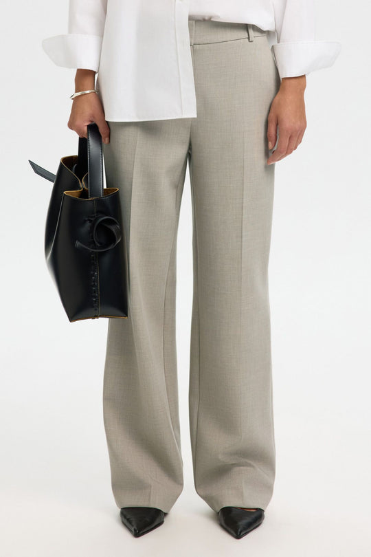 Selected Femme Rita Wide bukser i island fossil melange med wide-leg pasform, pressefolder og mellemhøj talje.
