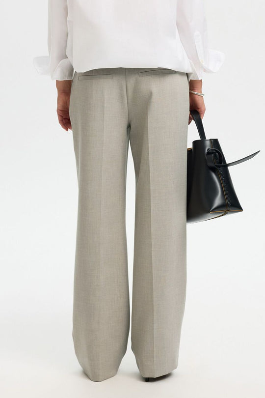 Selected Femme Rita Wide bukser i island fossil melange med wide-leg pasform, pressefolder og mellemhøj talje.
