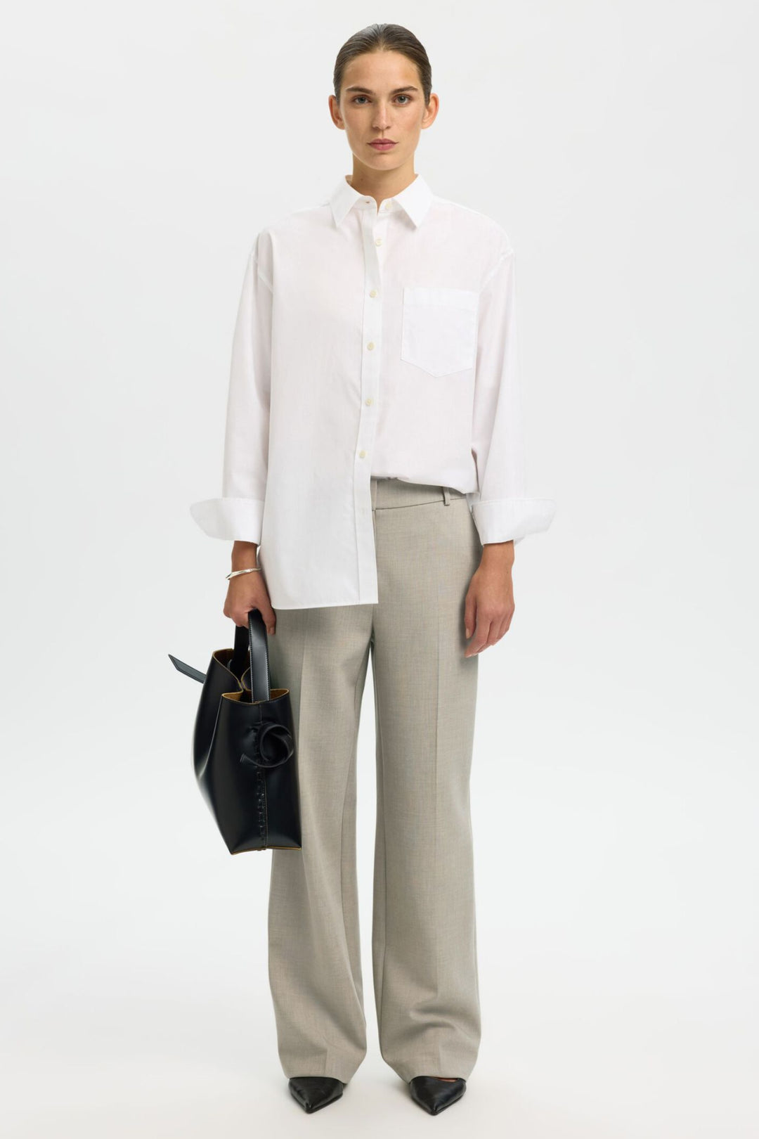 Selected Femme Rita Wide bukser i island fossil melange med wide-leg pasform, pressefolder og mellemhøj talje.
