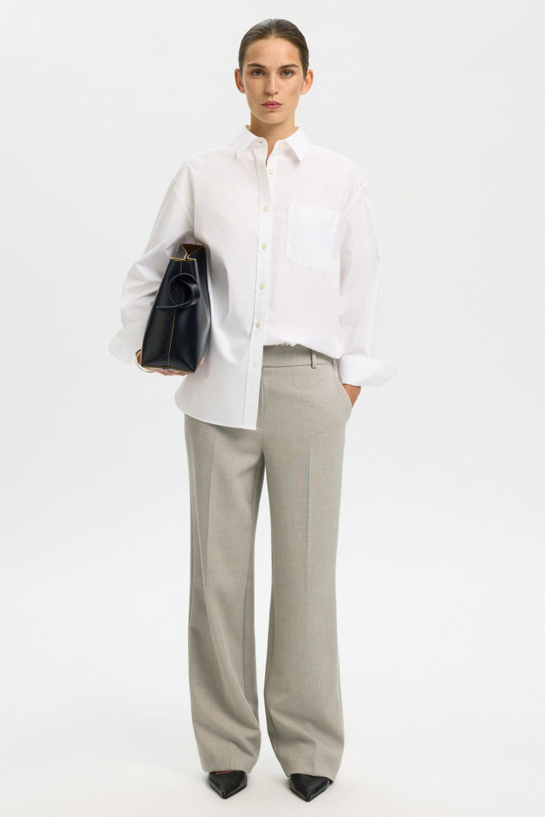 Selected Femme Rita Wide bukser i island fossil melange med wide-leg pasform, pressefolder og mellemhøj talje.
