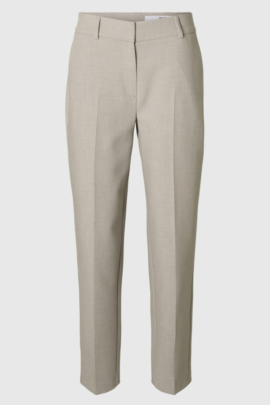 Selected Femme Rita-Ria MW Cropped Pant i island fossil melange – mid-taljede bukser med tapered fit, cropped længde og klassiske pressefolder.

