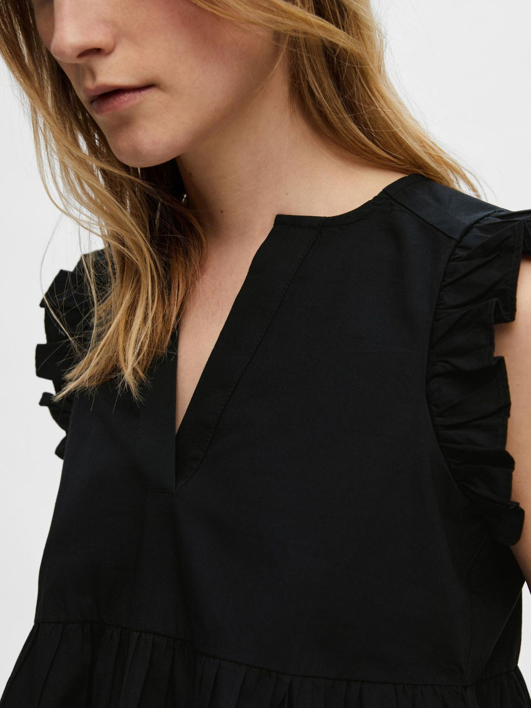 Selected Femme Blair-Ida Flæset Sort Bluse - Bæredygtig og Feminin