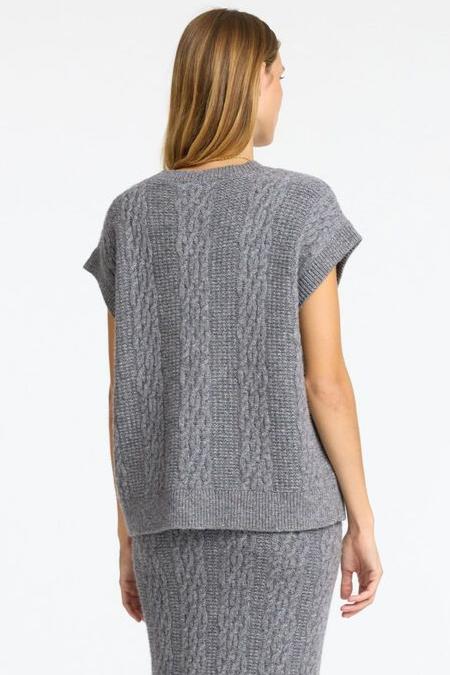 Elina Marie Knit Vest fra Selected Femme – Grå Strikvest i Kabelstrik med Oversized Fit