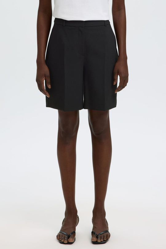 Selected Femme Rita HW shorts black – skræddersyede shorts med høj talje og pressefolder.