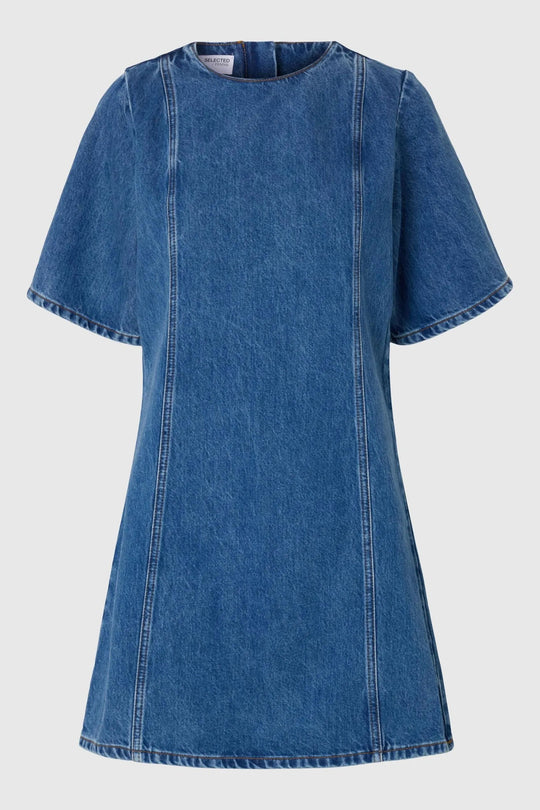 Selected Femme Frie 2/4 Short Dress i medium blue denim – stenvasket denimkjole med rund hals, 2/4-ærmer og lynlåslukning bagpå.
