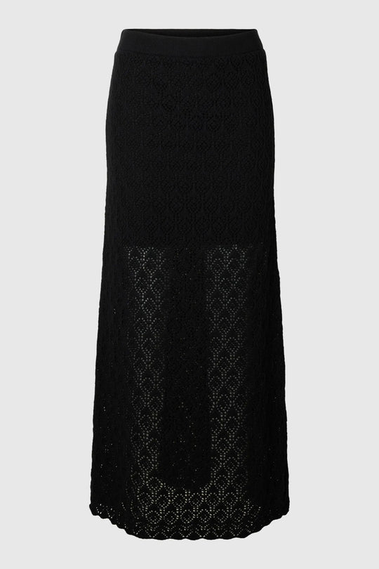 Selected Femme Niva HW Knit Skirt i black med højtaljet elastisk linning, delvist foret og hæklet mønster – strikket maxinederdel med cool vintage-look.
