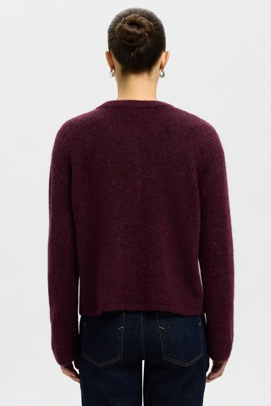 Selected Femme Lulu LS Knit Short cardigan i fig melange med rund hals, knapper, raglanærmer og ribkanter.
