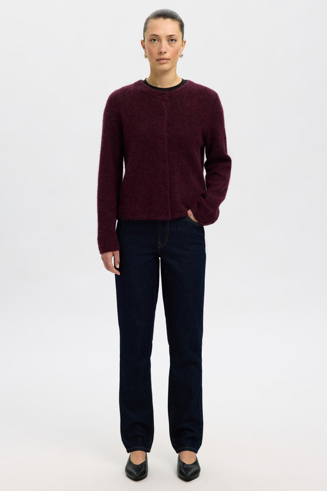 Selected Femme Lulu LS Knit Short cardigan i fig melange med rund hals, knapper, raglanærmer og ribkanter.
