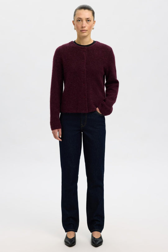 Selected Femme Lulu LS Knit Short cardigan i fig melange med rund hals, knapper, raglanærmer og ribkanter.
