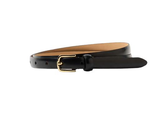 Selected Femme Fiona Leather Belt i sort med afrundet spænde og smal pasform i 100% okselæder.
