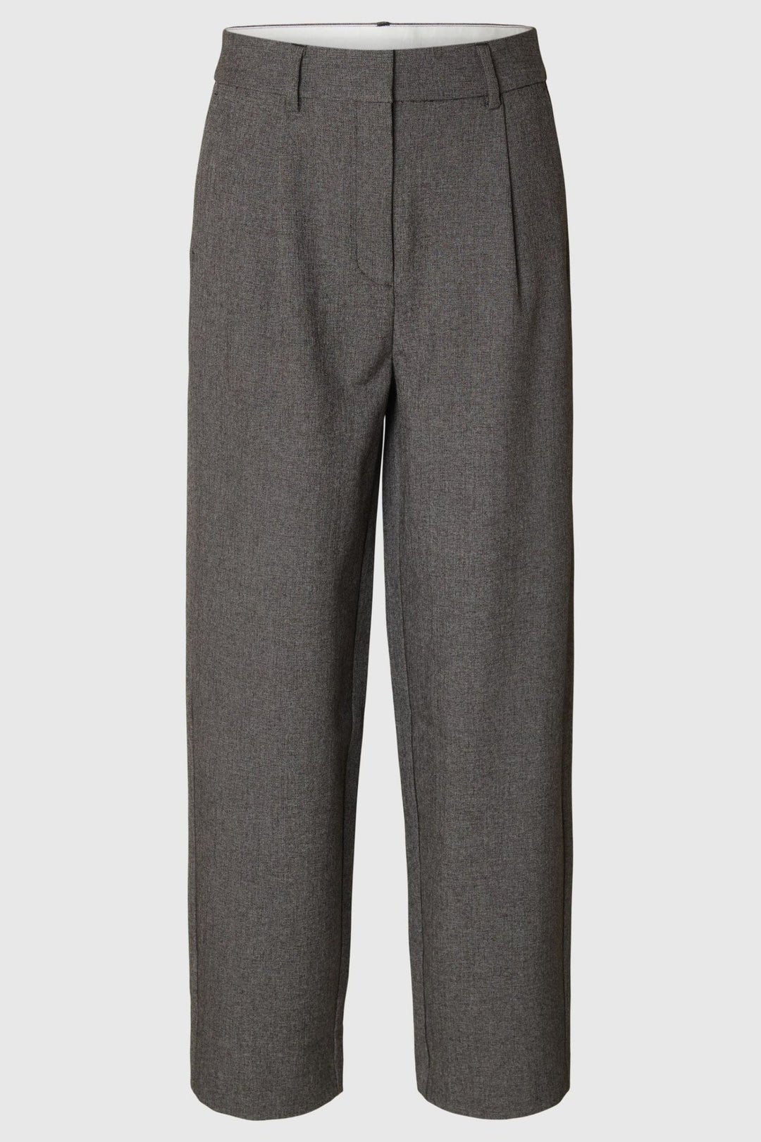 Selected Femme Barrel Alma HW Pant i sort med barrel fit, høj talje, plissering og sidelommer i bæredygtig materialeblanding.
