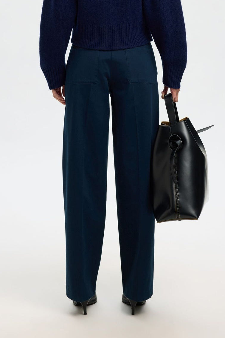 Selected Femme 100% Bomuld Brede Bukser i Dark Sapphire – brede, komfortable bukser i blød bomuld med afslappet silhuet.
