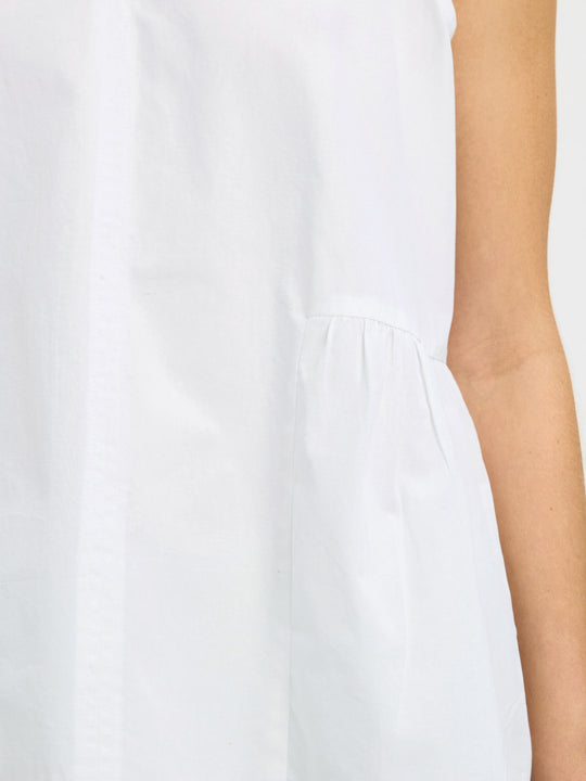 Selected Femme Blair SL top bright white – ærmeløs peplum top med V-hals og feminin silhuet.