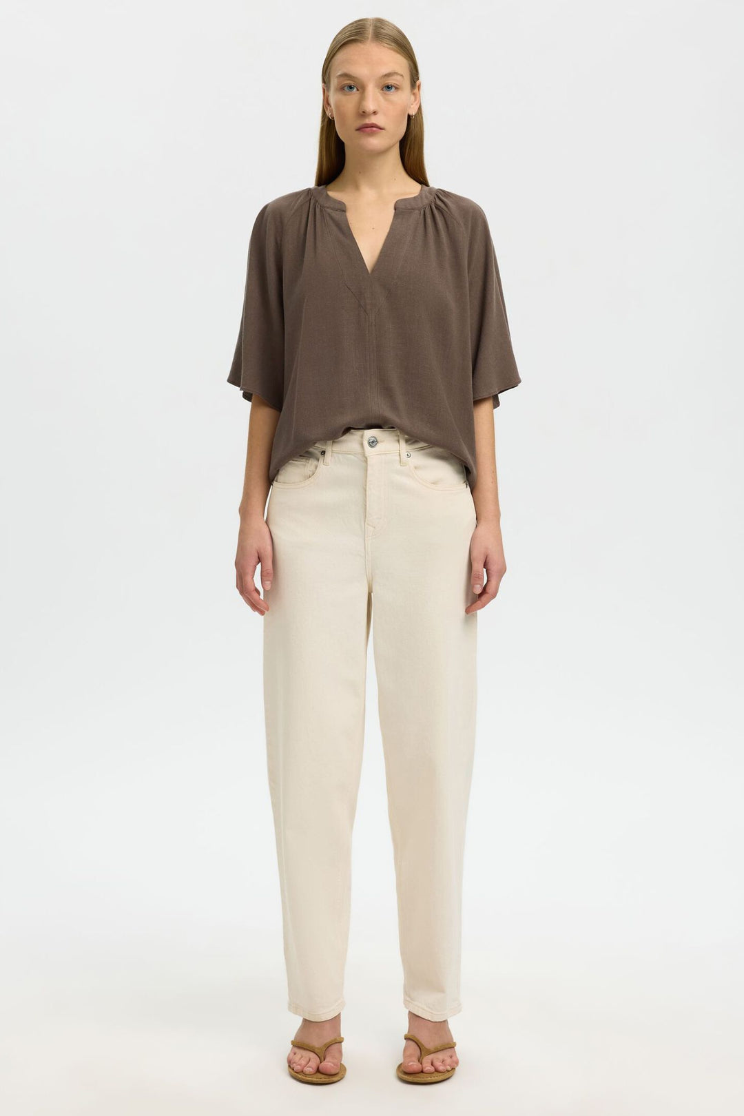 Selected Femme Viva top chocolate chip – bluse med V-hals, raglanærmer og let pasform.