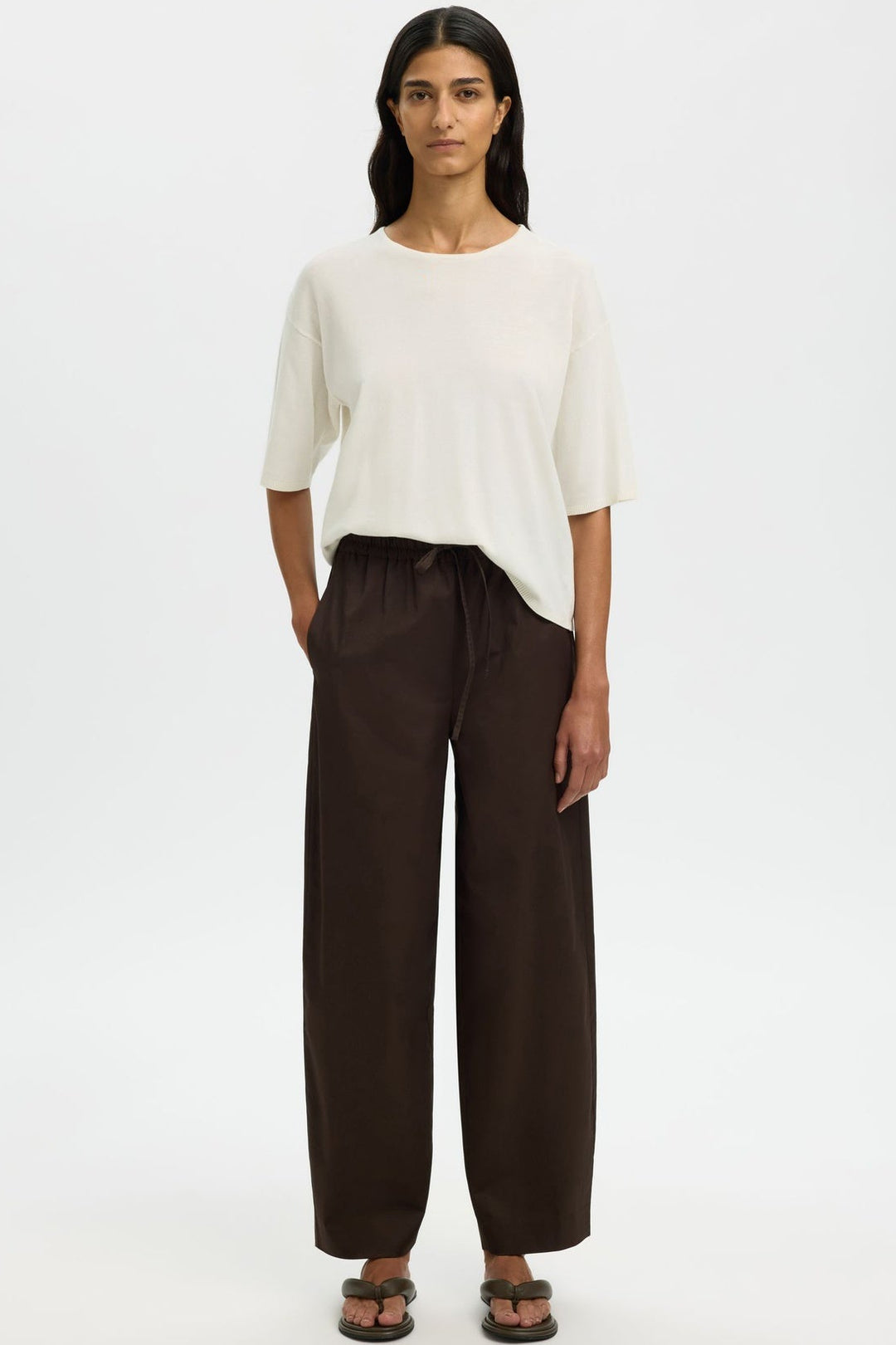 Selected Femme Toledo 2/4 knit top snow white – strikket T-shirt med rund hals og rygdetalje.