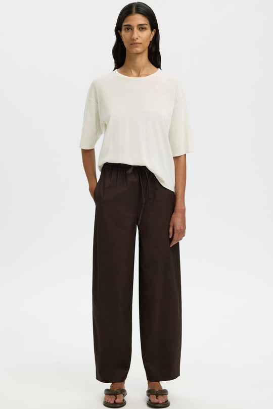 Selected Femme Toledo 2/4 knit top snow white – strikket T-shirt med rund hals og rygdetalje.