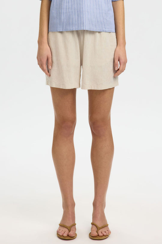Selected Femme Linnie shorts sandshell – hørshorts med elastisk talje og bindebånd.