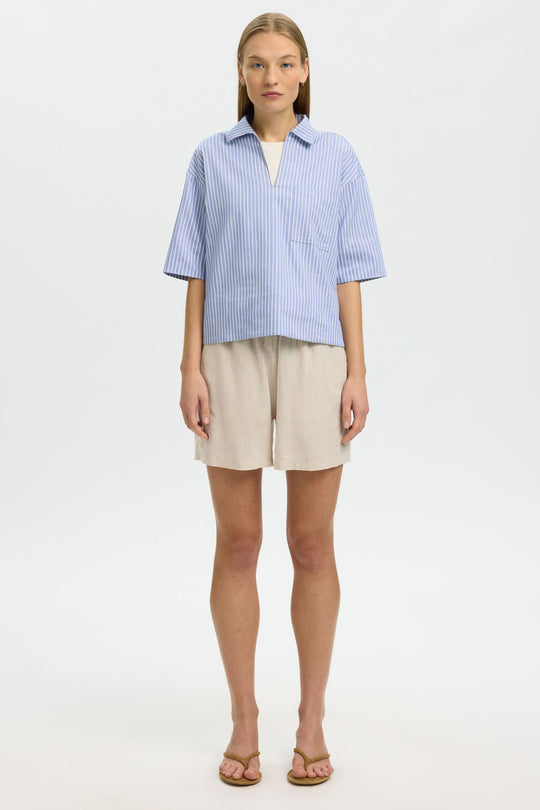 Selected Femme Linnie shorts sandshell – hørshorts med elastisk talje og bindebånd.