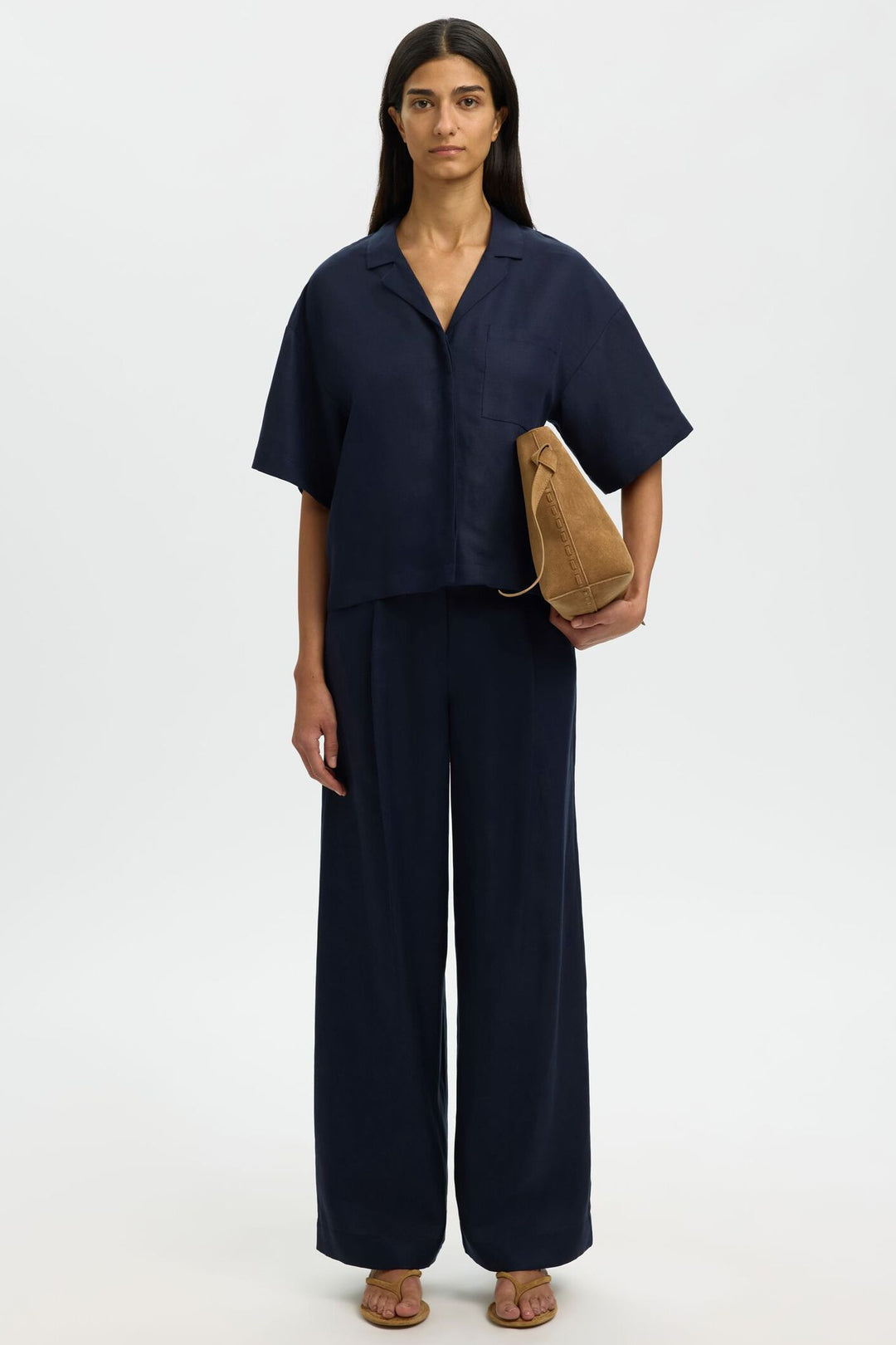 Selected Femme Lyra bukser i dark sapphire med wide fit og høj talje.
