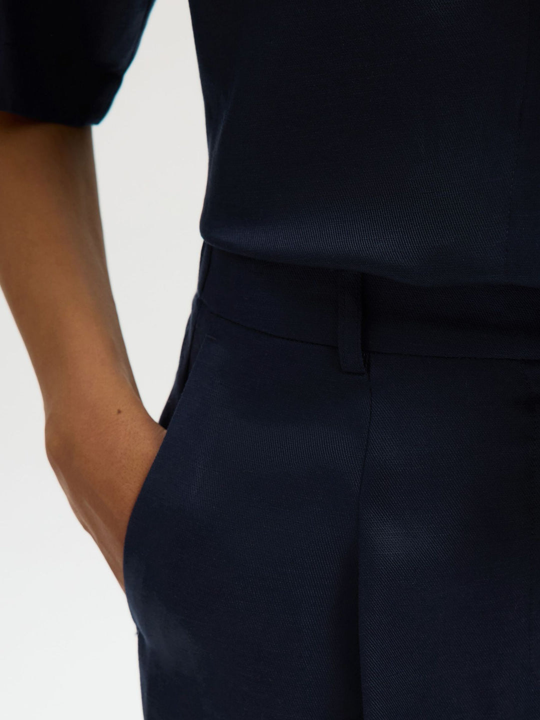 Selected Femme Lyra bukser i dark sapphire med wide fit og høj talje.