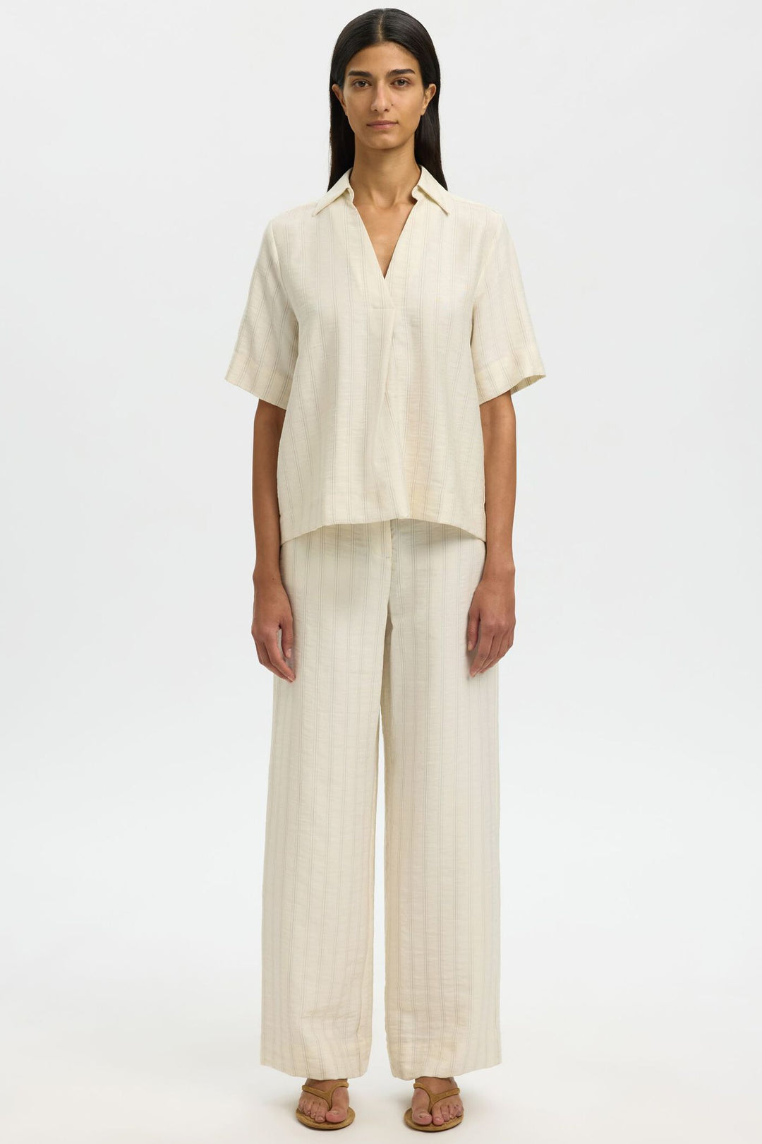 Selected Femme Marie top i egret stripes med Johnny-krave og halværmer.