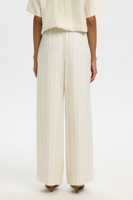 Selected Femme Johanne bukser i egret stripes med høj talje og afslappet fit.