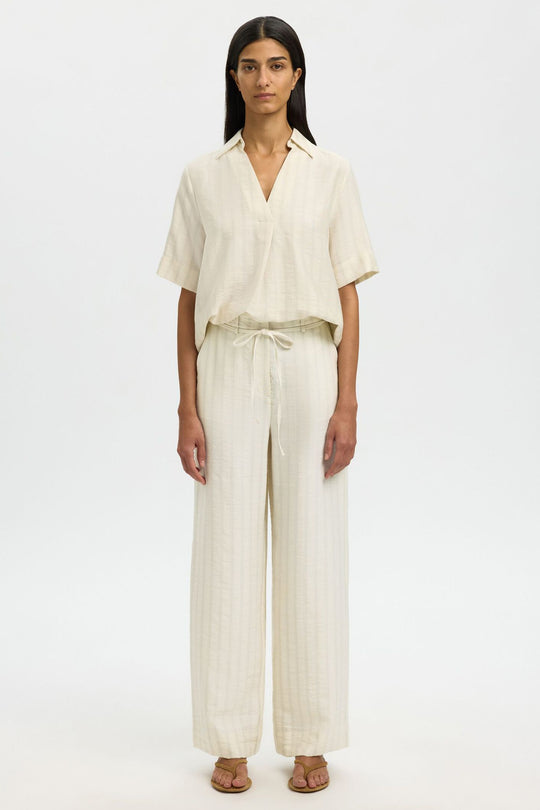 Selected Femme Johanne bukser i egret stripes med høj talje og afslappet fit.