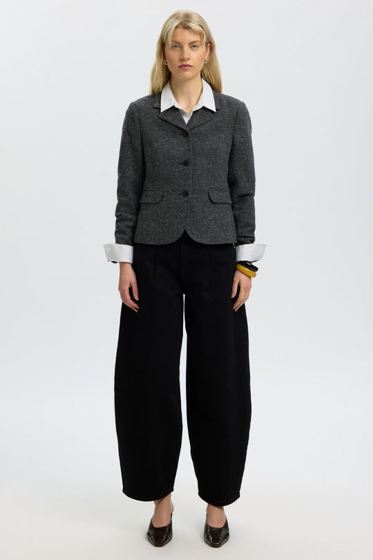 Selected Femme Clea blazer i sort stylet på model