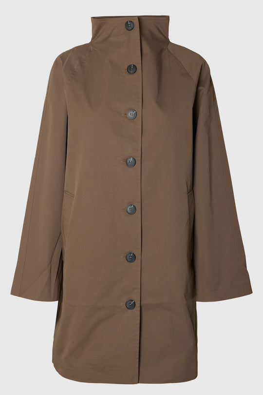 Selected Femme Cilo-Vinni trenchcoat i chocolate chip med høj hals og knaplukning.