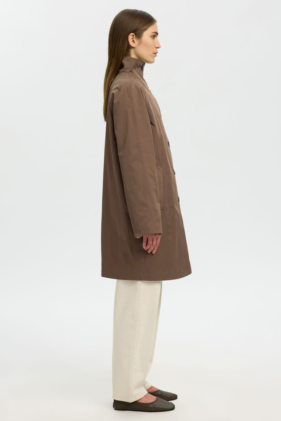 Selected Femme Cilo-Vinni trenchcoat i chocolate chip med høj hals og knaplukning.