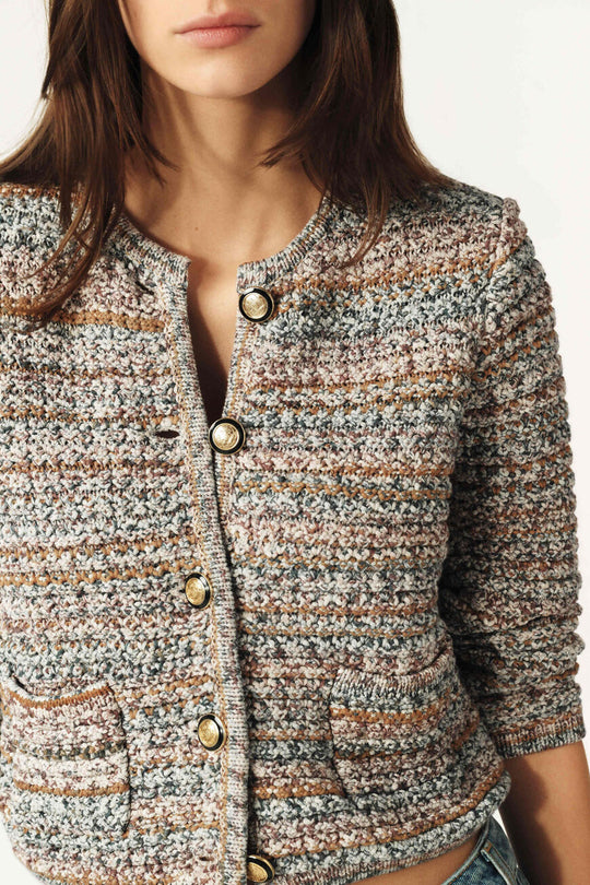 ba&sh Guspa Cardigan – cropped cardigan i beige med guldfarvede knapper, lommer og rund hals. Perfekt til lag-på-lag styling.