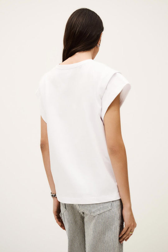 ba&sh PIO T-shirt i white – klassisk t-shirt i økologisk bomuld med rund hals og korte ærmer.