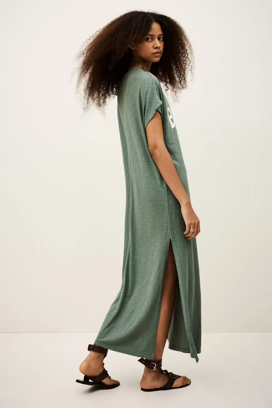ba&sh Civia kjole i khaki med scoop neckline, loose fit og bæredygtig bomuld/TENCEL™ kvalitet.
