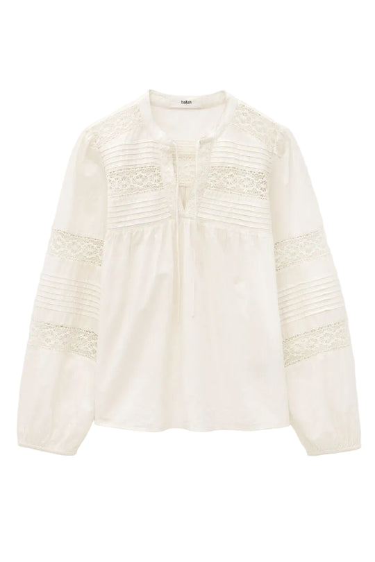 ba&sh Nami Blouse – Ecru. Bluse i 100% økologisk bomuld med løs pasform og klassisk design.

