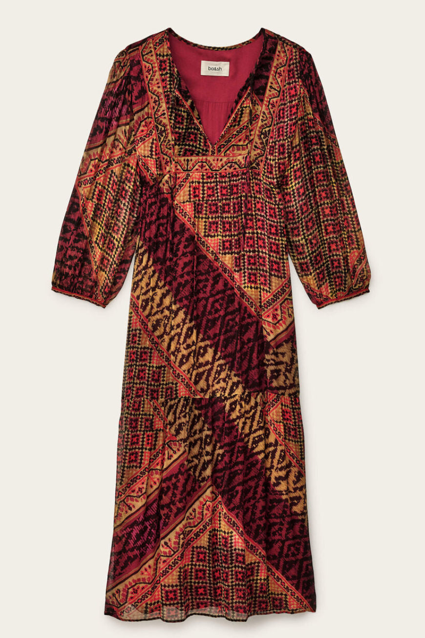 ba&sh Oria Dress i rouge – løs midi-kjole med flæser, rund hals og bindebånd.
