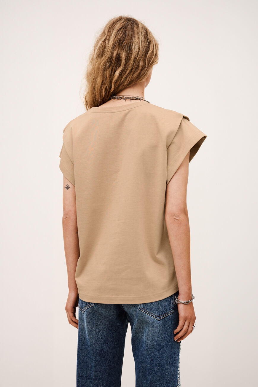 ba&sh PIO T-shirt i beige – klassisk t-shirt i økologisk bomuld med rund hals og korte ærmer.