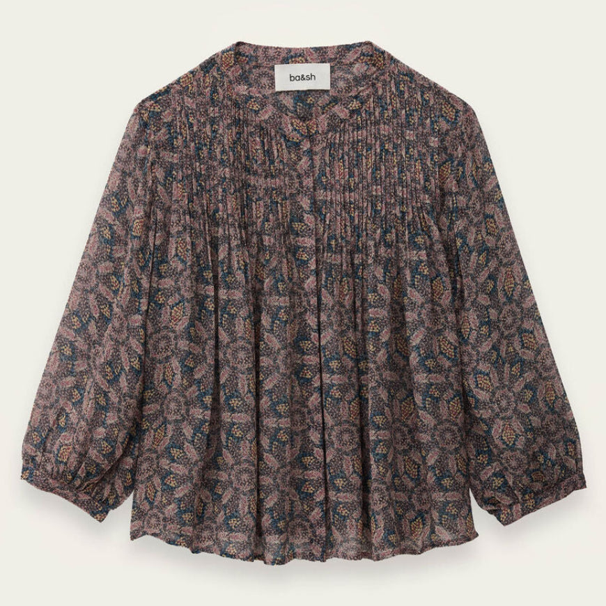 ba&sh Tazio skjorte i blå viskose med boxy pasform, 3/4 ærmer, skjult knaplukning og rynkedetaljer.