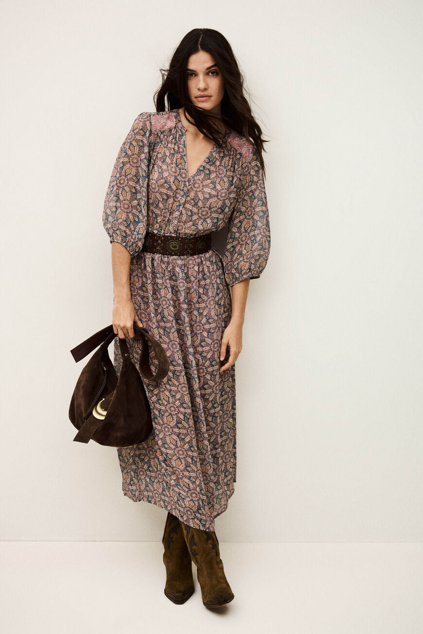 ba&sh Tizia midi kjole i blå viskose med 3/4 ærmer, flæsedetaljer og justerbar talje.