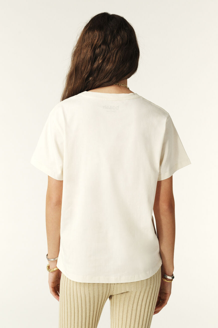 ba&sh Ioni T-shirt i økologisk bomuld med croppet pasform og sporty logo-print i college-stil. 